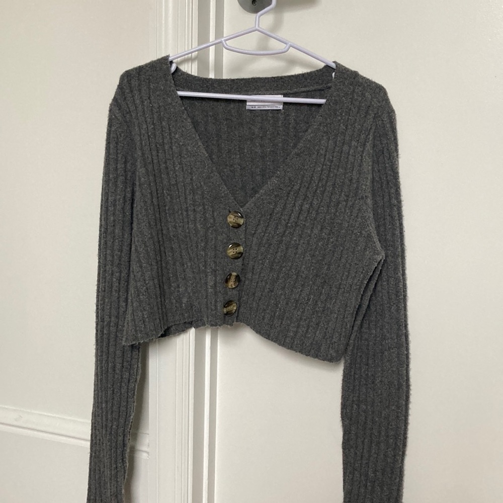 URBAN OUTFITTERS GREY CROP CARDIGAN